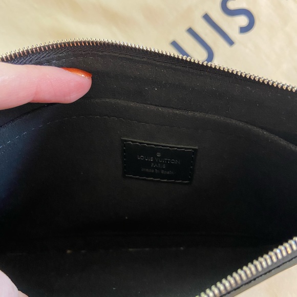 Louis Vuitton Neverfull MM Epi Noir - Picture 7 of 16